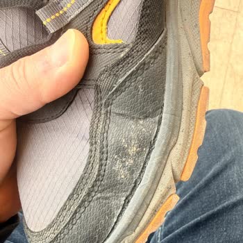 Hepsiburada Skechers D'LUX Journey Ayakkabısında Ön Bölüm Çatlaması ve Ücretsiz Değişim Talebi