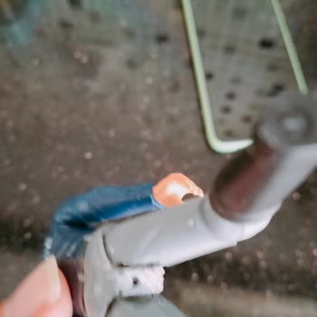 Kırılan Polis Figürü İçin Değişim İsteği