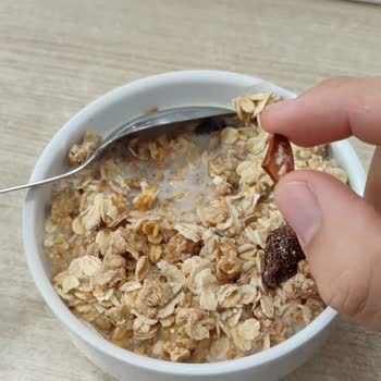 Granola Ürününde Sert Kabuk Parçası Diş Hasarına Yol Açtı