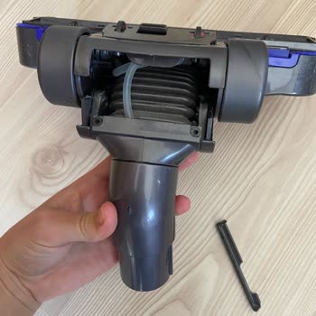 Dyson Süpürge Başlığı 1,5 Ayda Ekleminden Kırıldı