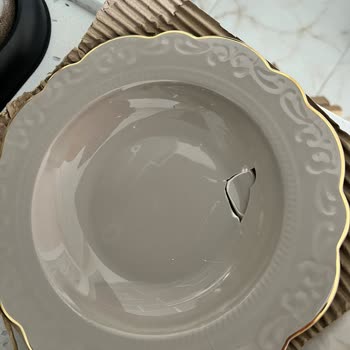 Kırık Çukur Tabağın Ücretsiz Değişimi Reddedildi Ve Fiyat Artışıyla Yeniden Almak Zorunlu