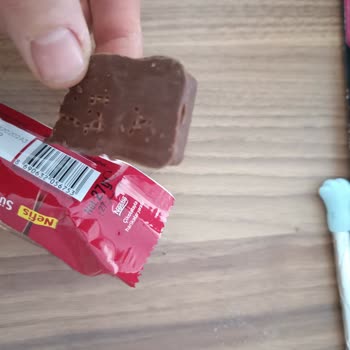 Nestle Gofrette Saç Teli Çıktı: Hijyen İhlali Ve Telafi Talebi
