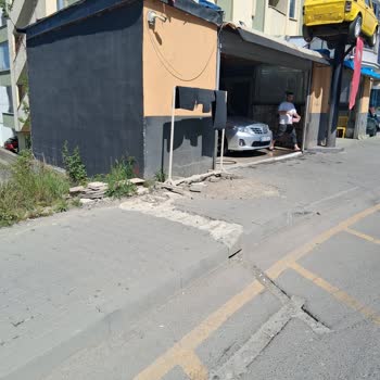 Otobüs Durağı Sonrası Kaldırım Güvensizliği