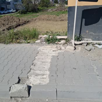 Otobüs Durağı Sonrası Kaldırım Güvensizliği