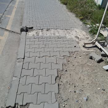 Otobüs Durağı Sonrası Kaldırım Güvensizliği