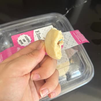 Şok Market Kurabiyesinde Mavi Plastik Parça Çıktı