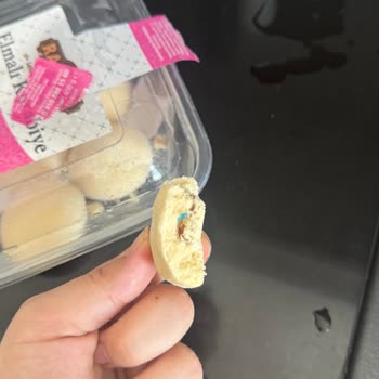Şok Market Kurabiyesinde Mavi Plastik Parça Çıktı