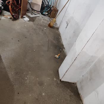 ASKİ'nin Yeraltı Suyu Açıklamasına Rağmen Bina Temelinde Şebeke Suyu Kaçağı