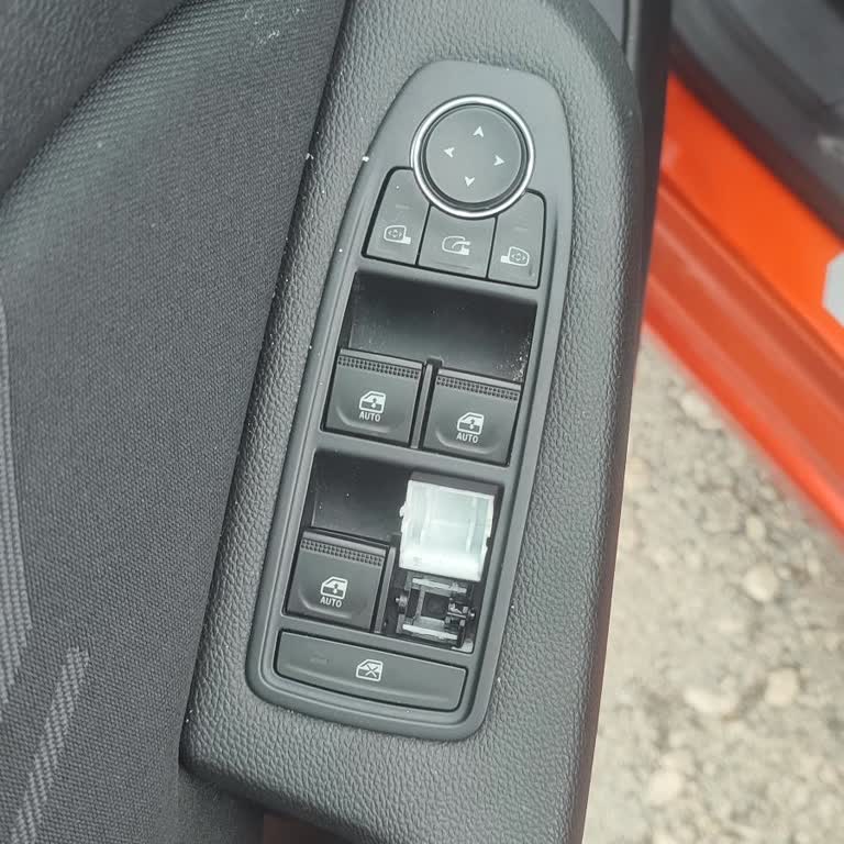 Servis Hatası Sonrası Cam Düğmeleri Hasar Gördü, Ücretsiz Değişim Talep Ediyorum