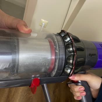 Dyson V10+ Emici Gücü Düşük Ve Hazne Kapağı Kırıldı