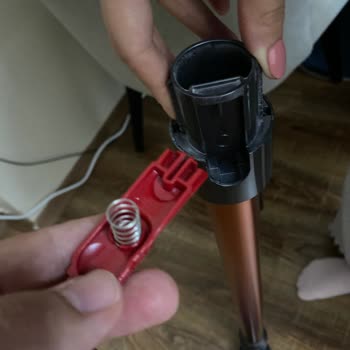 Dyson V10+ Emici Gücü Düşük Ve Hazne Kapağı Kırıldı