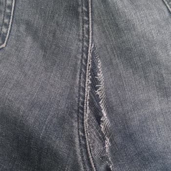 Mavi Jean Pantolonun İlk Yıkamadan Sonra Arka Cep Dikişi Açıldı