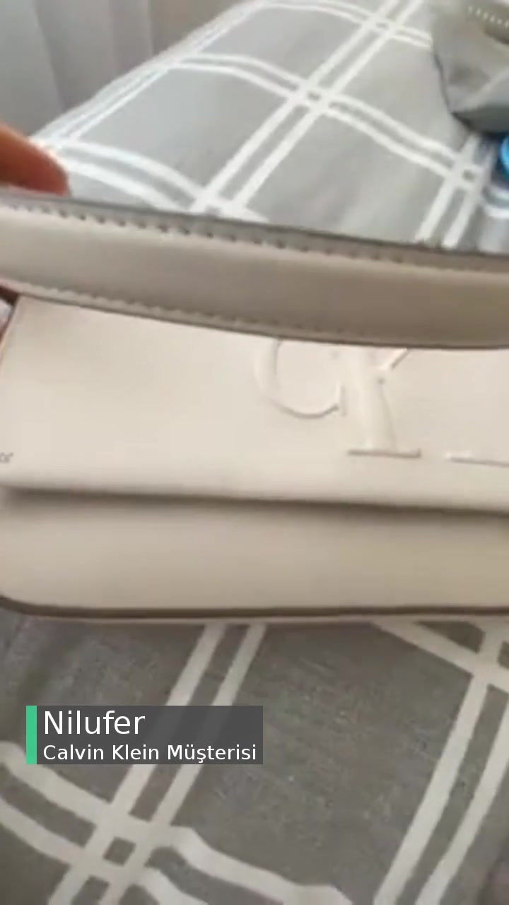 Calvin Klein Çanta Deri Atması videonun kapak resmi