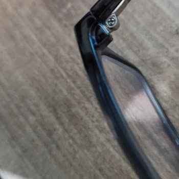 Atasun Optik Pendik’te Gözlüğümde Bozuk Vida Ve Kullanılmış İzleri