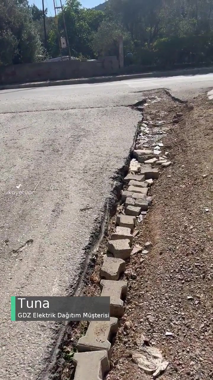 Gdz Elektrik Dağıtım Gediz Elektrik Sokağı Kazıp Toprak Halde Bırakması! videonun kapak resmi