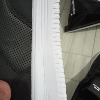 Slazenger'dan Gelen Yeni Ayakkabının Kullanılmış Ve Kirli Çıkması