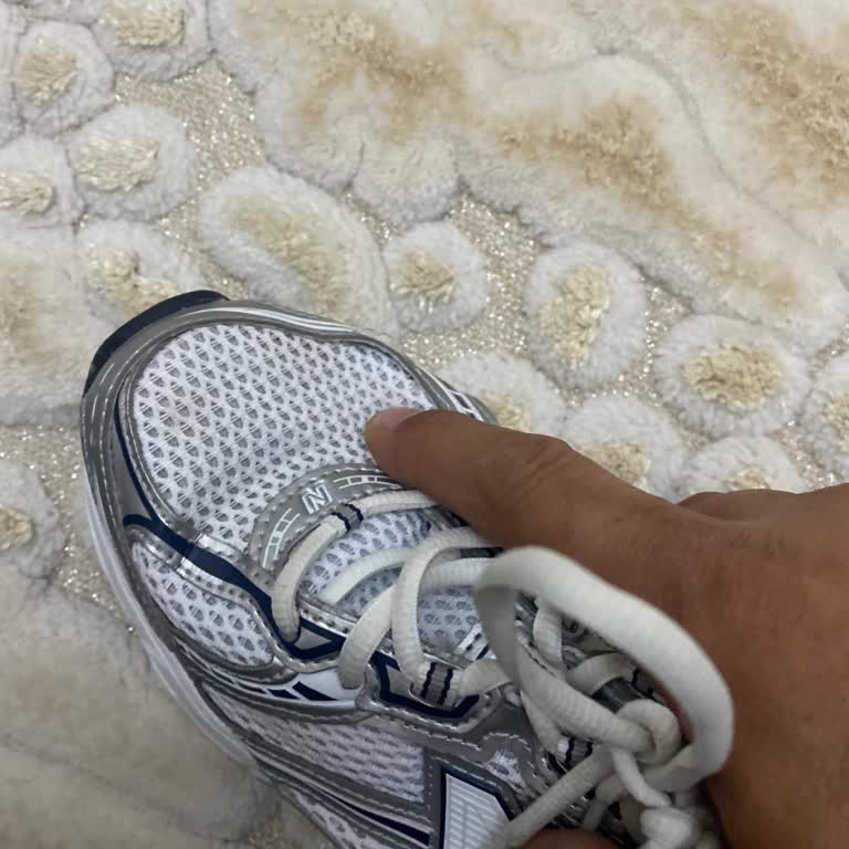 Fatura Şartı Nedeniyle Üst Dikiş Açılan New Balance Ayakkabı İncelenmedi