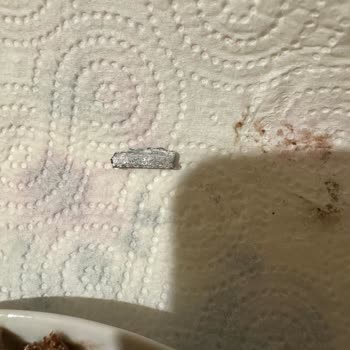 Sağlık Riski Taşıyan Alüminyum Benzeri Sert Cisimli Çikolatalı Pasta