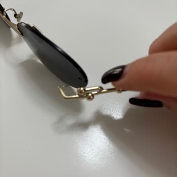 Gözgür Optik Gözlüğü Doğru Düzgün Takamadan Kullanılamaz Hale Geldi