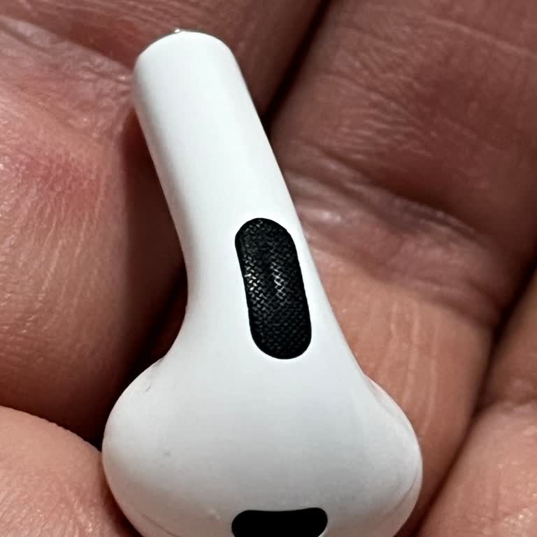 Apple Yetkili Servisi Airpods’ta Küçük Kozmetik Hasar Gerekçesiyle Garanti Reddi