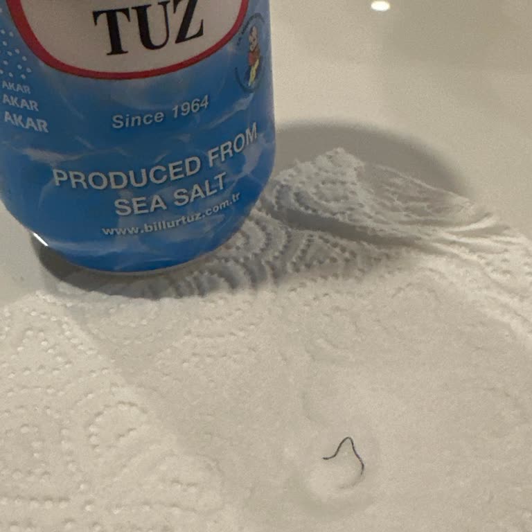 Billur Tuz Kutusundan Çıkan Kesici Tel Çocukları Tehlikeye Soktu