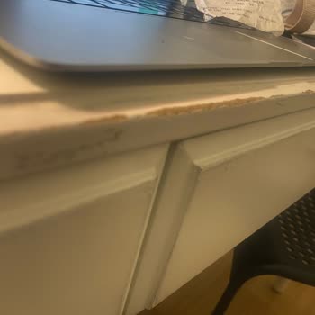 Tyssedal Makyaj Masasında Boya Dökülmesi Ve Müşteri Hizmetlerinin Açıklama Eksikliği