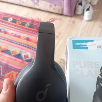 Anker Earphone Cracked and Faded