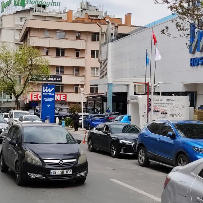 Ücretsiz Otopark İddiası Yalan: Araç Valeye Teslim Edilmeye Zorlanıyor