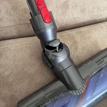 Dyson V10 Sert Zemin Başlığının Bağlantı Noktasının Kırılması Ve Garanti Kapsamında Ücretsiz Onarım Talebi