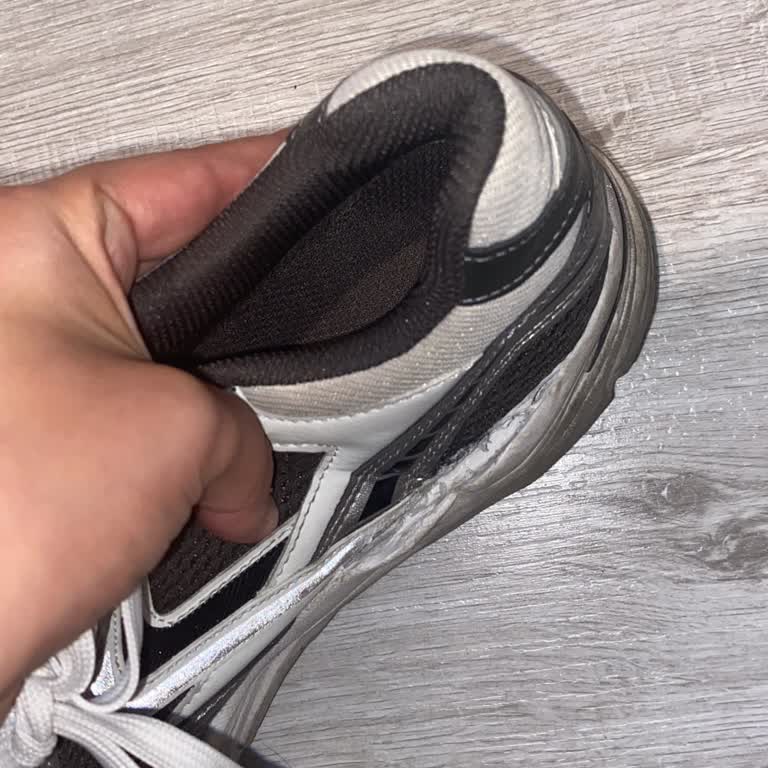Bershka Spor Ayakkabısının Hızlı Açılması Ve Taban Ayrılması