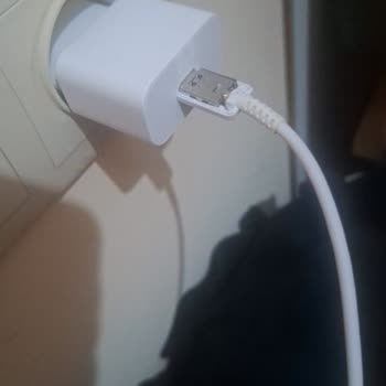 Kusurlu Şarj Kablosu İçin Telefonun Servise Gönderilmesi Haksız