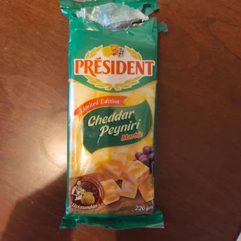 Kadıköy Carrefour Gurme'de Süresi Geçmemiş Cheddar Marble Peynirinde Küf