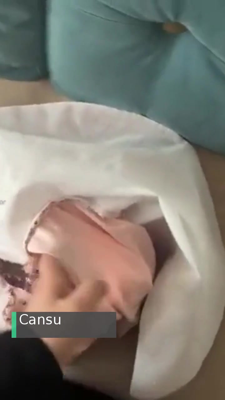 Kadriye Argon Berbat Bir Elbise Dikti! videonun kapak resmi