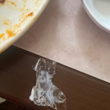 Sütaş Ayranında Naylon Çıktı Ve Bardağa Yapıştı