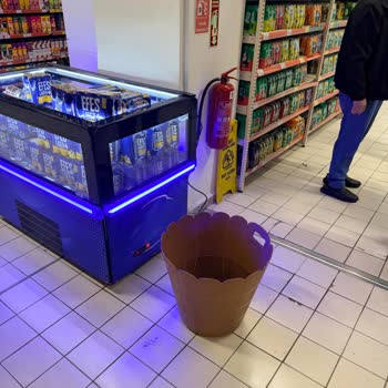 Islak Zemin Uyarısı Olmadan Müşteri Güvenliği Tehlikede