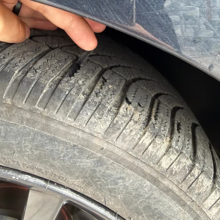 Yeni Bridgestone Lastiklerde Tahliye Kanallarının Soyulması Güvenlik Endişesi