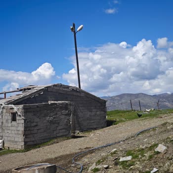 Sokak Aydınlatma Direği Kaldırıldı Ve Evim Karanlıkta Bırakıldı