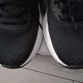 Adidas Ayakkabıda Tek Ayakta Delinme, Değişim Talebi