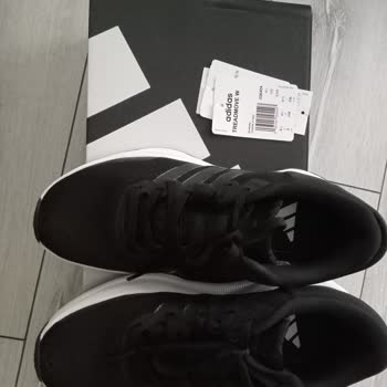 Adidas Ayakkabıda Tek Ayakta Delinme, Değişim Talebi
