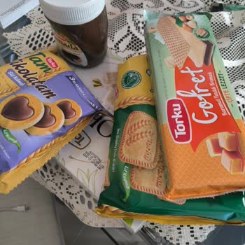Özür Paketi Ürünlerinde Son Kullanma Tarihi Yakın Ve Kırık Kapak