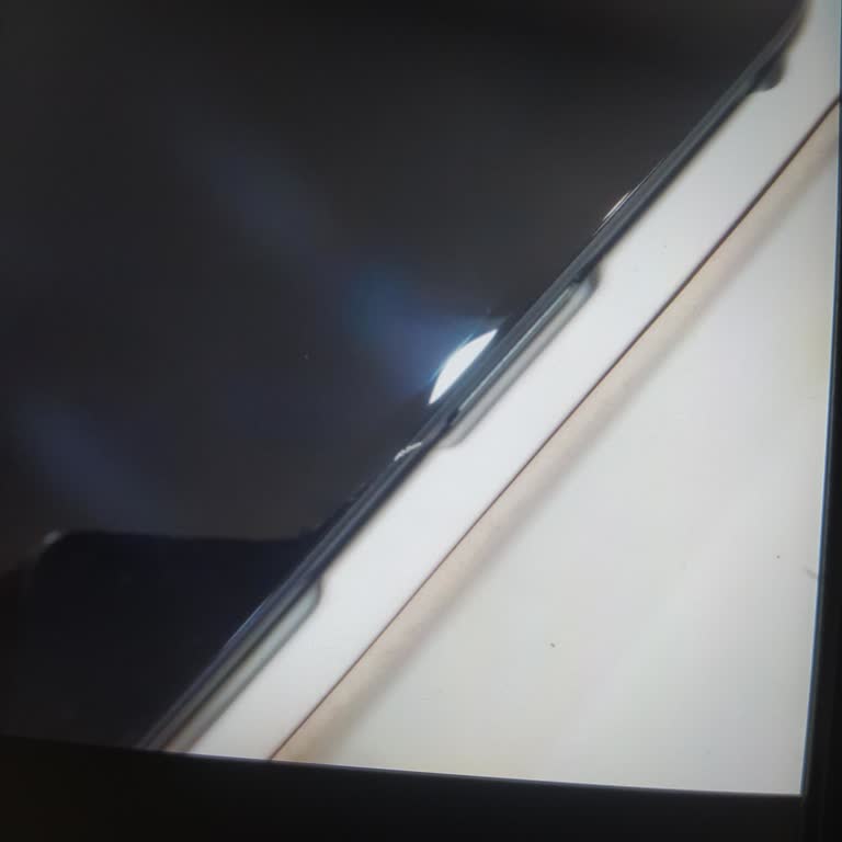 Servis Sonrası Çizikli İPhone 15 Değişim Talebi Ve İlgisiz Tutum