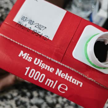 Vişne Suyu Ambalajında Tortu Ve Kapakta Küf