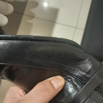 Ayakkabılarda Çatlama Ve Onarım Yerine Değişim Talebi
