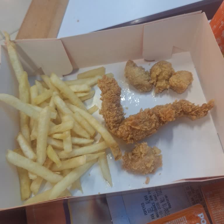 İzmir Mavibahçe Popeyes Şubesinde Nugget Ve Tenders Porsiyonları Yetersiz