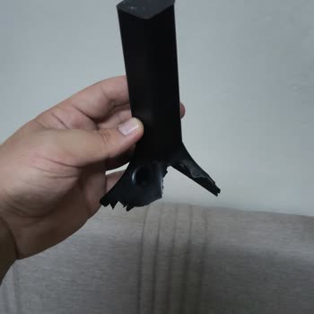Kırık Ve Kalitesiz Kanepeler, Mağaza İade Reddi Ve Ücret Talebi