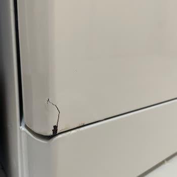 Vestel Bulaşık Makinesi Kapak Kenarında Paslanma Ve Boya Dökülmesi Garanti Onarımı Talebi