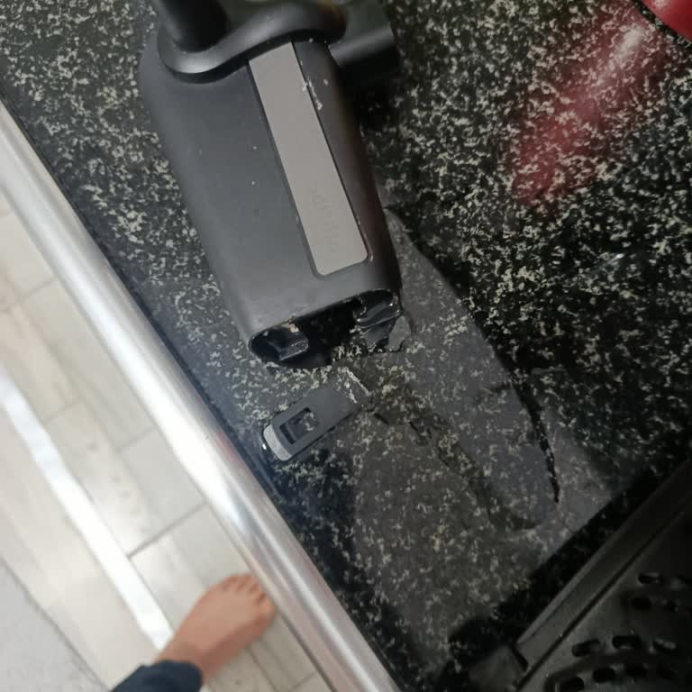 Philips 5500 Kahve Makinesinde Süt Haznesi Kırıldı, Garanti Dışı Değişim Talebi