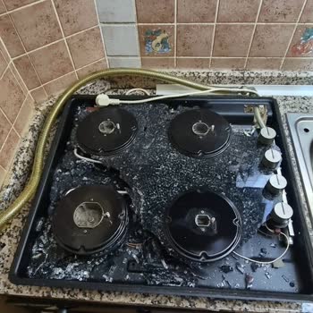 Cam Ocak Patlaması Ve Güvenlik Riski İçin Ücretsiz Cam Değişimi Talebi