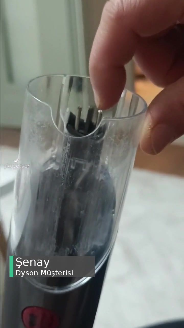 Dyson Esneme Payı Diye Başından Atıyor videonun kapak resmi