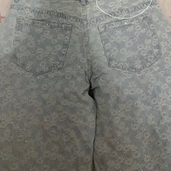 Bershka Üretim Hatası: Etiketsiz Kot Pantolon